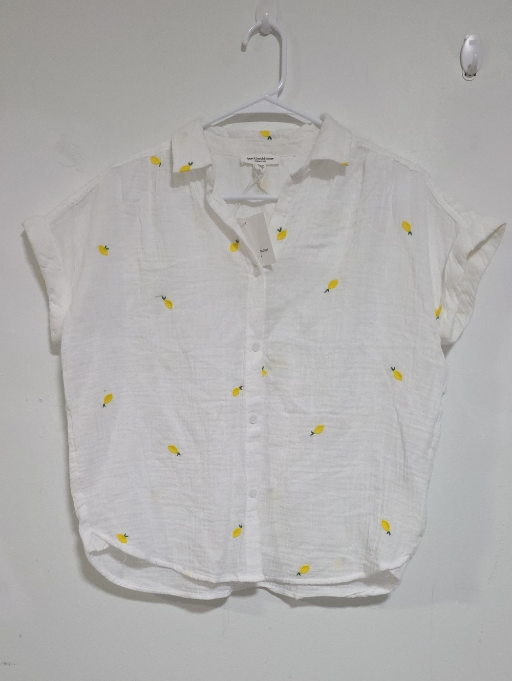 beachlunchlounge White Button-Down Shirt with Yellow Lemon Motif Overzise